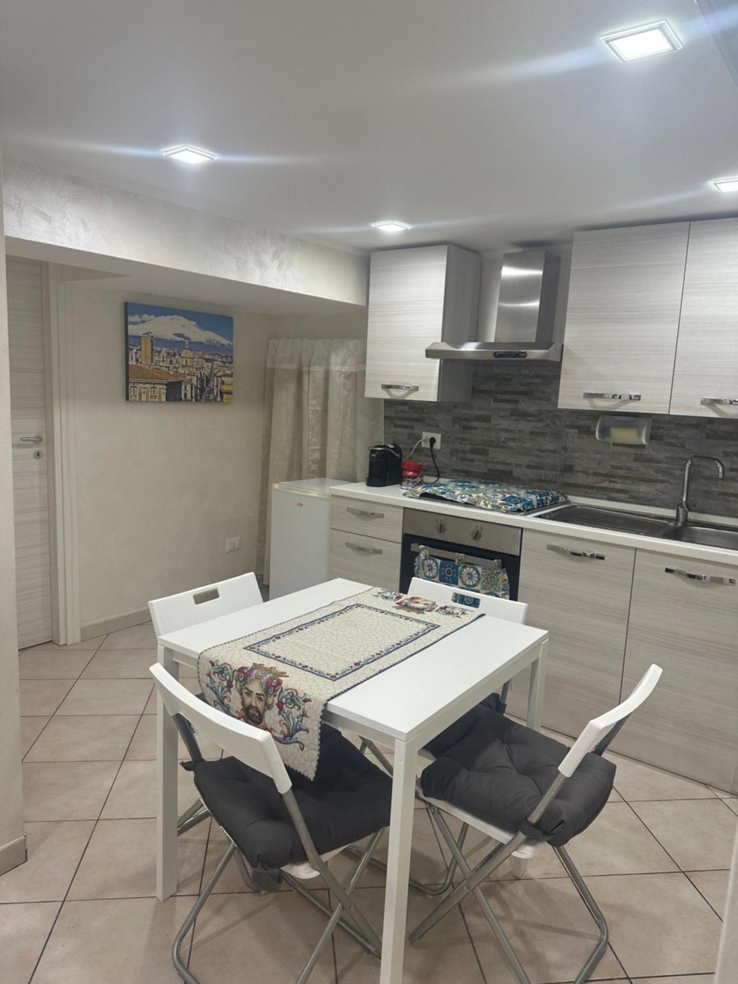 Lory House Apartment Aeroporto di Catania Fontana Rossa Esterno foto